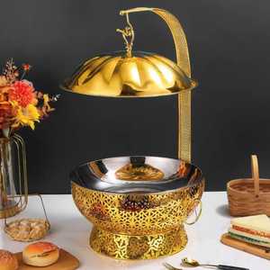 ถาดอุ่นอาหารแบบแขวนสีทองหรูหรา พร้อมฝาโดมลายลูกฟูก และฐานลายฉลุเลเซอร์ สำหรับงานจัดเลี้ยงระดับมืออาชีพ - Product Image 1