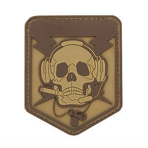 Parche de calavera 3D de goma con auriculares y placas de identificación, insignia táctica de PVC de forma irregular para coser en bolsos - Product Image 3