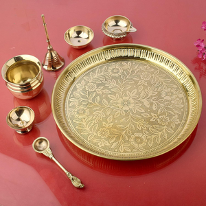Juego de Thali de Metal Premium para Pooja con Grabado Floral Intrincado, Bandeja Redonda Dorada para Oración con Campana Decorativa y Cuencos Kalash - Product Image 1
