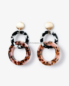Nouvelle couleur Boucles d'oreilles en résine accessoires de luxe de créateur Boucles d'oreilles en résine accessoires premium de créateur - Product Image 6