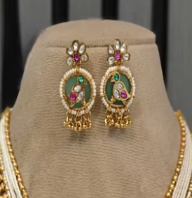 Ensemble collier et boucles d'oreilles en moissanite plaqué or de qualité supérieure Radiant Premium Heritage pour collection de mariage - Product Image 2