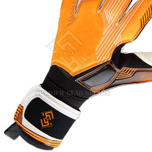Gants de gardien de but de football SPYTHER GEAR SPORTS en latex de haute qualité, antidérapants, avec fermeture auto-agrippante et protection des doigts - Product Image 2