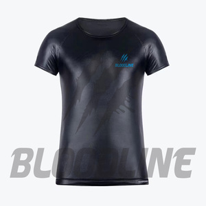 T-shirt à manches courtes en similicuir noir pour homme BLOODLINE, coupe ajustée sportive et décontractée, tissu extensible à séchage rapide, mode estivale - Product Image 1