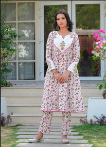 ชุดคุรตะพร้อมกางเกงผ้าปักลายขาวแบบบล็อกพิมพ์ด้วยมือ บูติ จาล - Product Image 6