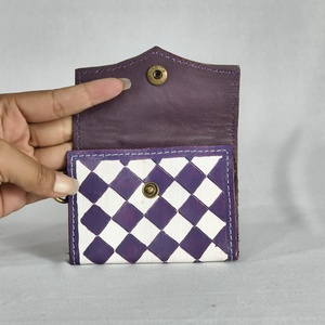 Elegante Cartera Corta Unisex de Cuero Genuino con Diseño a Cuadros Morado y Blanco, Plegable, Anti-robo, con Cierre de Botón - Product Image 4