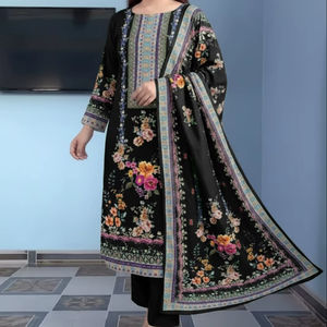 Ensemble prêt-à-porter 3 pièces en mousseline avec imprimés floraux vibrants, comprenant un salwar, une anarkali, un kurta, un pantalon et une dupatta, robe longue. - Product Image 1
