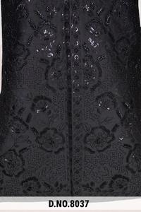 Sherwani Indo-Occidental Negro con Cuentas Hechas a Mano, Ropa Formal para Hombre con Bordado Floral en Tonos Similares y Delicados Detalles de Cuentas de Vidrio - Product Image 3