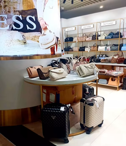 Aménagement Intérieur de Grand Magasin Haut de Gamme : Présentoirs Intelligents et Élégants pour Magasins de Détail, Unités de Présentation de Produits et Intérieurs - Product Image 1