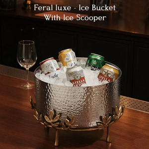 Seau à glace en argent martelé exquis avec un support sur pied en métal orné de feuilles et une poignée sculptée en forme de panthère grimpante - Product Image 5