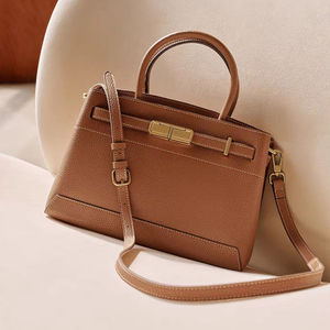 Sac à main de luxe pour femme en cuir véritable, grande capacité, portable, sac à bandoulière matelassé élégant et décontracté Golden Bridge Designer - Product Image 4