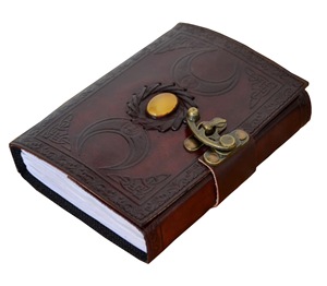 Carnet de notes en cuir vintage fait main, personnalisable, cadeau pour elle, papier vieilli à bords festonnés, couverture rigide, logo gaufré, style médiéval, pour les voyages - Product Image 3
