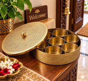 Caja de especias Masala Dabba de latón hecha a mano con tapa grabada, múltiples compartimentos, organizador de especias indio para encimera de cocina - Product Image 5