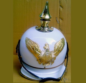 Casque d'armure impériale en métal de fabricant fiable, conçu pour la reconstitution historique des chevaliers et l'affichage décoratif à domicile - Product Image 4