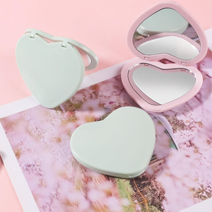 Miroir de bureau compact en forme de cœur avec double sac de rangement portable pour des retouches exquises et une commodité idéale en voyage - Product Image 3