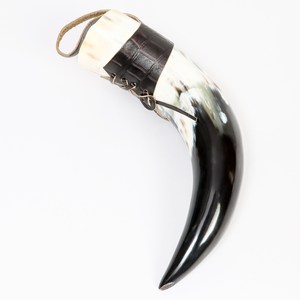 Cuerno Vikingo Natural Hecho a Mano con Soporte de Cuero, Ecológico y Moderno, por NS Overseas - Product Image 4