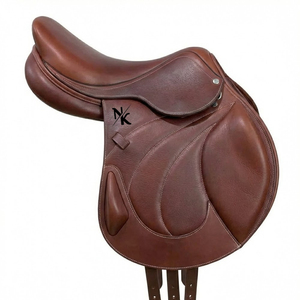 Selle d'Équitation Anglaise Faite à la Main en Cuir Naturel Souple de Haute Qualité, Confortable et Durable, avec Quincaillerie Nickelée pour Courses Hippiques - Product Image 1