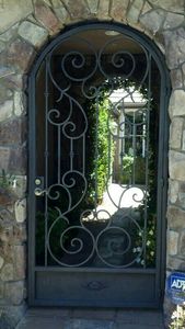 Puerta Doble Tradicional de Hierro Forjado Decorativa con Adornos, Colores Personalizados, Seguridad Reforzada, Entradas Elegantes para Propiedades, Marca TTD - Product Image 3