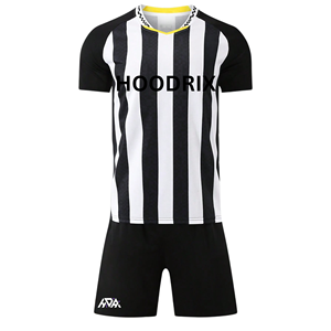 Maillot de football personnalisé par sublimation, maillot de football vierge pour équipe, maille lisse respirante 140-160 GSM, kit de survêtement en polyester pour l'entraînement - Product Image 2