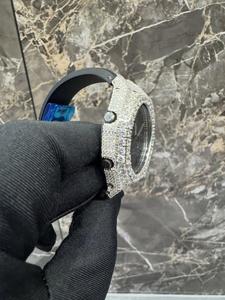 Reloj de Lujo Unisex con Correa de Goma, Bisel de Acero Inoxidable, Diamantes Moissanite VVS1, Estilo Hip Hop Antiguo, Movimiento de Cuarzo - Product Image 3