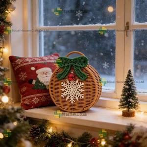Bolso de paja tejido navideño con apliques de copos de nieve y lazo verde, bolso decorativo para la temporada de invierno - Product Image 1