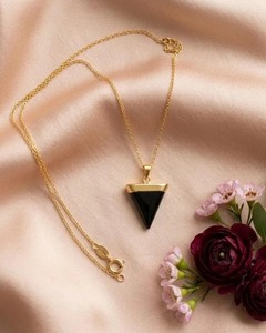 Collier pendentif triangle en obsidienne noire, bijoux minimalistes en or pour la protection, pierre précieuse naturelle, cadeau pour femmes - Product Image 4