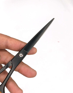 Ciseaux de coiffure professionnels en acier inoxydable noir mat personnalisés pour salon de coiffure, avec boîte - Product Image 6