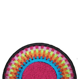Parches bordados personalizados para ropa, con diseño de hilo detallado, precio según el tamaño. - Product Image 3