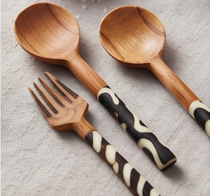 Ensemble de couverts en bois avec manches émaillées, design minimaliste pour la cuisine domestique, finition mate, passe au lave-vaisselle. - Product Image 4