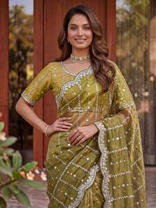 Sari en soie vert olive avec bordure brodée de perles et chemisier assorti pour les occasions de mariage, vêtement traditionnel pour femmes, longueur au sol - Product Image 1