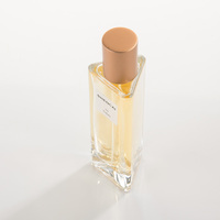 Fabrication en gros de parfums en stock, flacon de parfum en verre triangulaire de 30 ml et 45 ml avec atomiseur