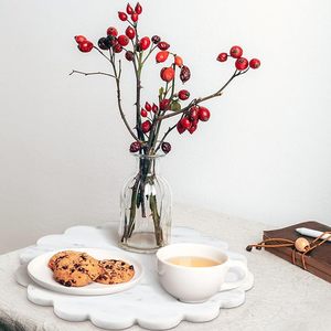 Plateau de charcuterie rond en résine de luxe personnalisé, motif marbré coloré, écologique et durable, pour hôtels, fêtes et traiteurs - Product Image 3