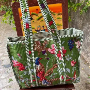 Sac à bandoulière matelassé en coton imprimé bohème élégant avec deux poignées, design durable pour un usage quotidien et les voyages - Product Image 1