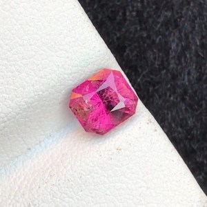 Pierre précieuse de tourmaline rose naturelle, taillée en facettes, pierre non montée pour la fabrication de bijoux et de bagues - Product Image 1