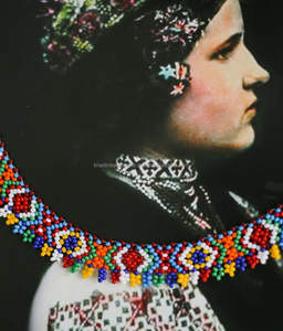 Collier de broderie de perles de verre de qualité supérieure accessoire artisanal pour les événements formels, les cadeaux et le style de la mode - Product Image 3