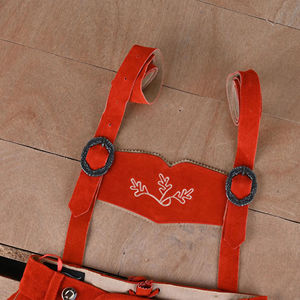 ZASSON SPORTS Short de costume bavarois unisexe en cuir véritable rouge, broderie et motif imprimé, coupe classique - Product Image 3