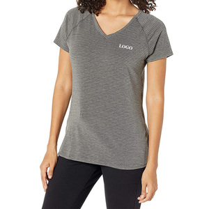 T-shirt femme slim fit au design élégant, tendance et stylé, avec logo personnalisable et couleur unie, col en V. - Product Image 1