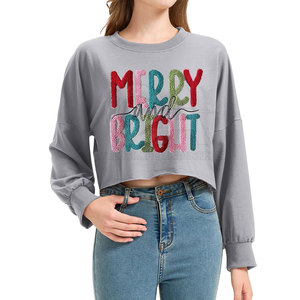 Vêtements saisonniers personnalisés avec des illustrations et des couleurs sur mesure pour les collections de fêtes, crop top de Noël - Product Image 2