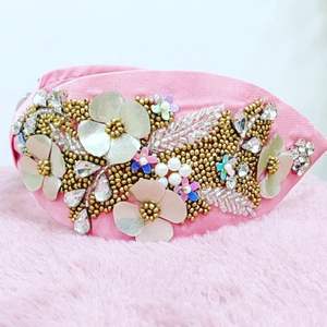 Diadema elegante hecha a mano con cuentas, accesorio para el cabello con estilo para mujeres a precio económico. - Product Image 2