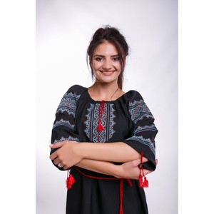 Robe en lin brodée de style ukrainien, de la meilleure qualité, pour femmes, traditionnelle et naturelle, lavable, faite à la main. - Product Image 6