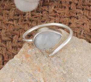 Anillo de compromiso y boda bohemio de plata de ley 925 con piedra lunar arcoíris natural en forma de pera y destello azul en forma de lágrima - Product Image 3