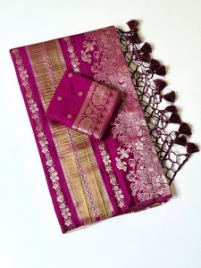 Sari de Seda Pura Chinya con Tejido Jacquard Doble Jari – Diseño Floral con Pallu Rico y Borlas - Product Image 3