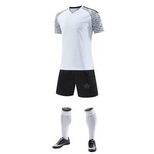 Ensemble de maillot de football personnalisé pour hommes, blanc et noir, col en V géométrique, manches courtes, polyester, évacuation de l'humidité, ensemble de football pour équipe adulte - Product Image 6