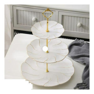 Expositor de Pasteles de Acero Inoxidable de Tres Niveles de Primera Calidad con Acabado Elegante para Dulces Navideños, Golosinas y Pasteles - Product Image 3