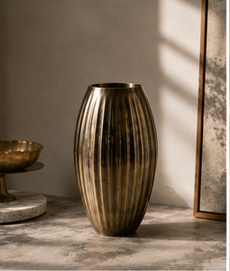 Jarrón de metal gris oscuro hecho a mano, jarrón acanalado para mesa, florero moderno decorativo, jarrón premium con textura ranurada, trabajo de metal antiguo. - Product Image 3
