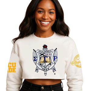 Haut court en chenille Sigma Gamma Rho, élégant, brodé de lettres grecques, t-shirt à manches courtes pour femme, doux, confortable, décontracté et tendance - Product Image 1