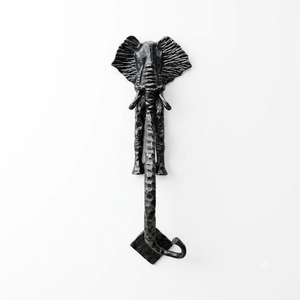 Poignée de porte carrée en fer forgé résistant à la rouille - Pièce décorative de style traditionnel avec finition thermolaquée - Product Image 1