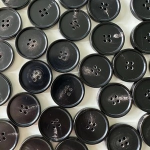 Boutons en corne de buffle polie finition naturelle, écologiques, pour vêtements et décorations de style animalier, logo personnalisé - Product Image 1