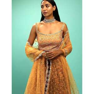 Ensemble Lehenga Choli imprimé jaune pour femmes grandes tailles, idéal pour les fiançailles - Product Image 4