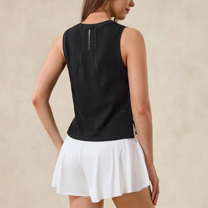 Camiseta deportiva negra sin mangas con abertura lateral personalizada para mujer, top transpirable que absorbe la humedad para gimnasio y entrenamiento. - Product Image 2