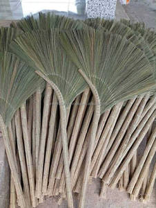 Balai à herbe avec manche en bois, poils moyens, durable, style basique, outil de nettoyage de sol domestique, 35-44 pouces - Product Image 6